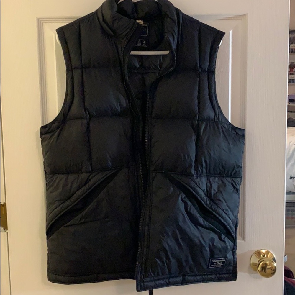 ♡ SOLD ♡ black abercrombie vest (missing zip-on hood)